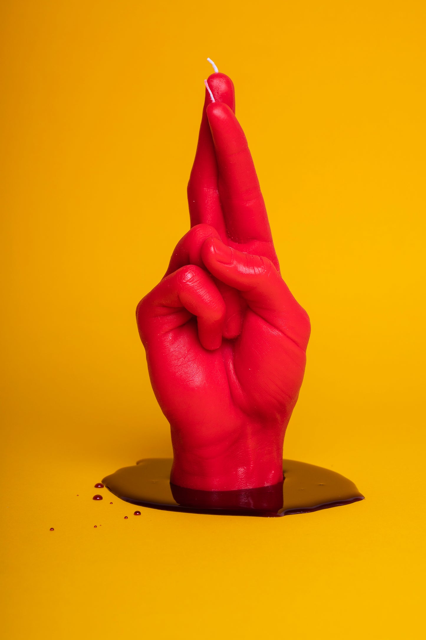 Große Kerze mit gekreuzten Fingern – 20 cm. Höhe | Kerze mit gekreuzten Fingern